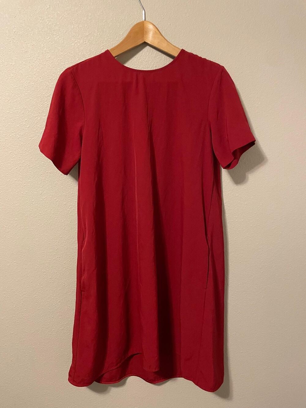 Everlane Dress Womens 2 Red Short Sleeve Pleated Shift Knee Length Work Office